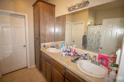Bath - 319 Count Fleet Way, Bakersfield, CA 93307 photo 3 of 3