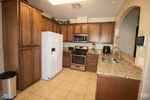 Kitchen - 319 Count Fleet Way, Bakersfield, CA 93307 photo 2 of 2