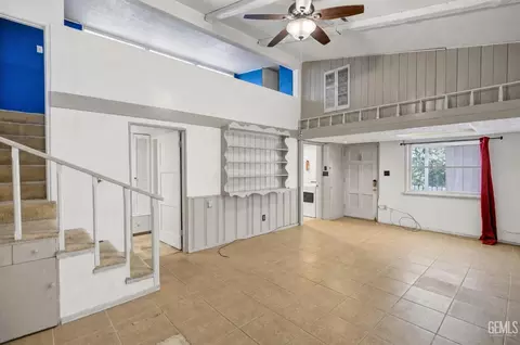 Living - 504 Garfield Ave, Taft, CA 93268 photo 3 of 3