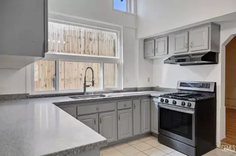 Kitchen - 504 Garfield Ave, Taft, CA 93268 photo 3 of 5