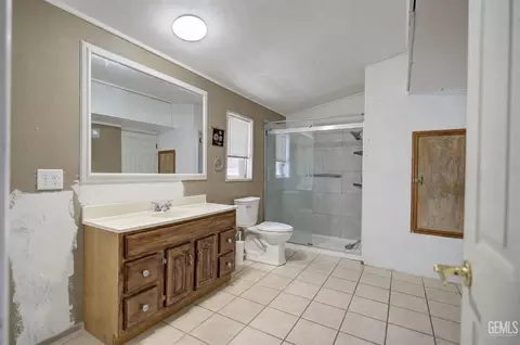 Bath - 504 Garfield Ave, Taft, CA 93268 photo 3 of 3