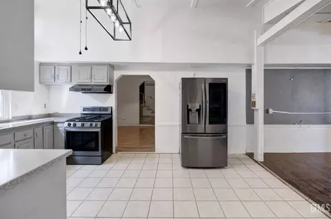 Kitchen - 504 Garfield Ave, Taft, CA 93268 photo 4 of 5
