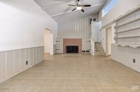 Living - 504 Garfield Ave, Taft, CA 93268 photo 1 of 3