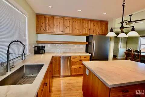 Kitchen - 22730 Shenadoah, Tehachapi, CA 93561 photo 1 of 3