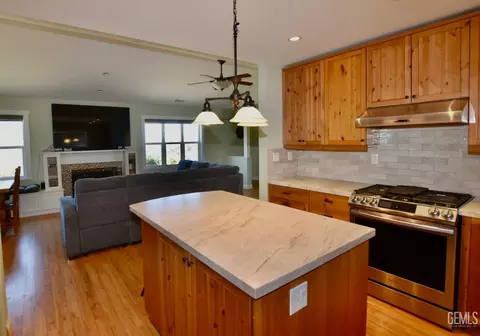 Kitchen - 22730 Shenadoah, Tehachapi, CA 93561 photo 2 of 3