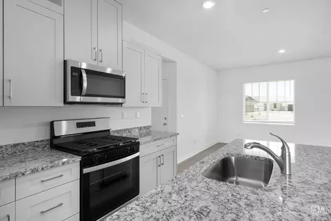 Kitchen - 1236 Acala Ct, Shafter, CA 93263 photo 2 of 2