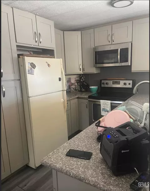 216 Pico St, Taft, CA 93268 photo 4