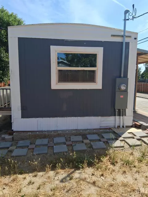 216 Pico St, Taft, CA 93268 photo 2
