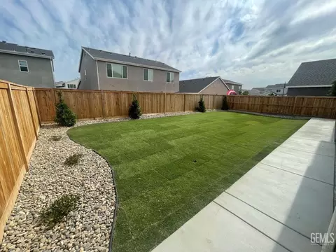 Exterior - 9411 Eagle Creek Dr, Shafter, CA 93263 photo 4 of 6