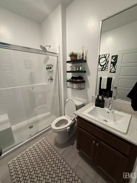 Bath - 9411 Eagle Creek Dr, Shafter, CA 93263 photo 1 of 1