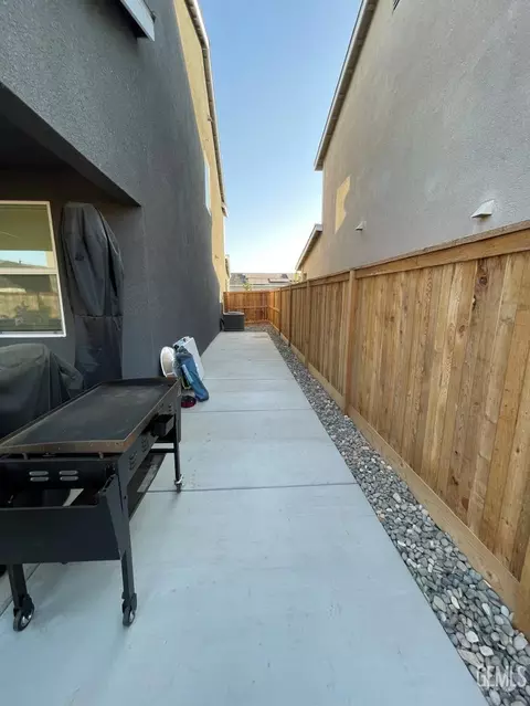 Exterior - 9411 Eagle Creek Dr, Shafter, CA 93263 photo 6 of 6