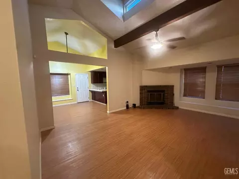 Living - 8417 Eakins Dr, Bakersfield, CA 93311 photo 2 of 4