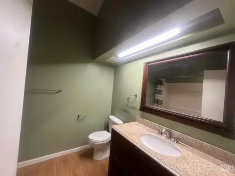 Bath - 8417 Eakins Dr, Bakersfield, CA 93311 photo 1 of 4