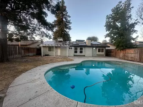 Exterior - 8417 Eakins Dr, Bakersfield, CA 93311 photo 2 of 3