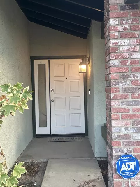 Entry Way - 8417 Eakins Dr, Bakersfield, CA 93311 photo 1 of 3