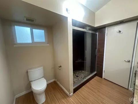 Bath - 8417 Eakins Dr, Bakersfield, CA 93311 photo 4 of 4