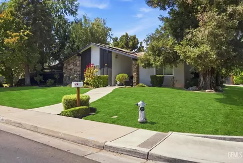 1901 Glenmont Dr, Bakersfield, CA 93309