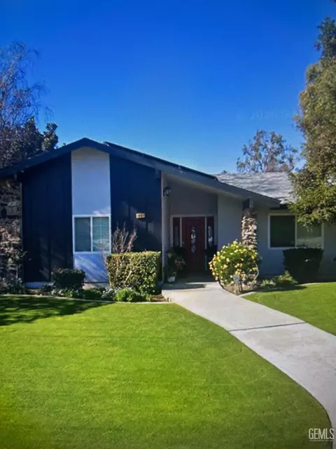 1901 Glenmont Dr, Bakersfield, CA 93309