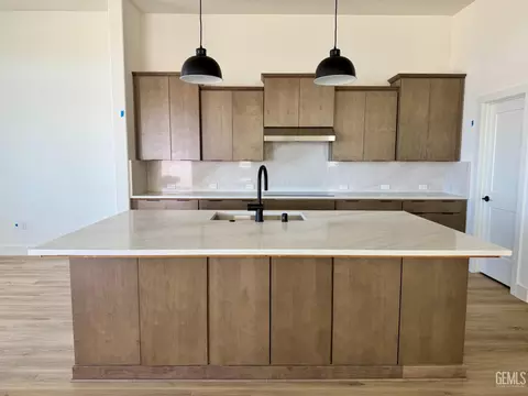 Kitchen - 14736 Whittington St, Bakersfield, CA 93311 photo 1 of 2