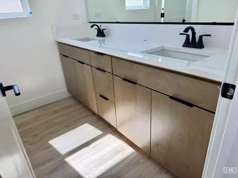 Bath - 14736 Whittington St, Bakersfield, CA 93311 photo 1 of 1