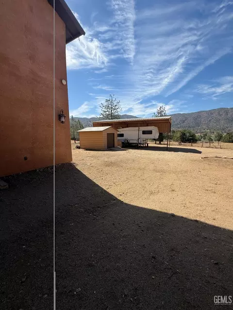 Exterior - 19211 Walker Basin Rd, Caliente, CA 93518 photo 3 of 4