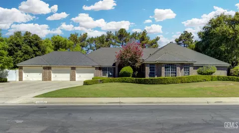 8904 Gascony Ct, Bakersfield, CA 93311