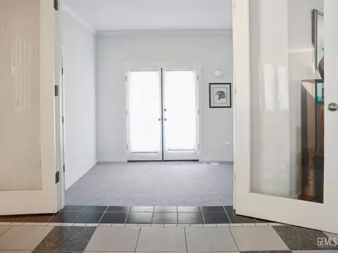 Entry Way - 30880 Pinedale Dr, Tehachapi, CA 93561 photo 2 of 8