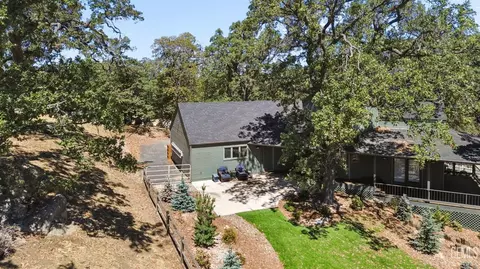Exterior - 30880 Pinedale Dr, Tehachapi, CA 93561 photo 6 of 13