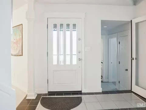 Entry Way - 30880 Pinedale Dr, Tehachapi, CA 93561 photo 1 of 8