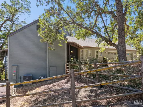 Exterior - 30880 Pinedale Dr, Tehachapi, CA 93561 photo 12 of 13