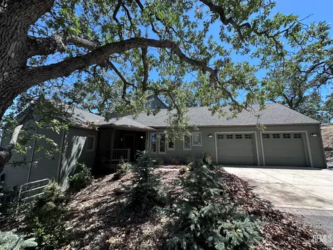 Exterior - 30880 Pinedale Dr, Tehachapi, CA 93561 photo 8 of 13