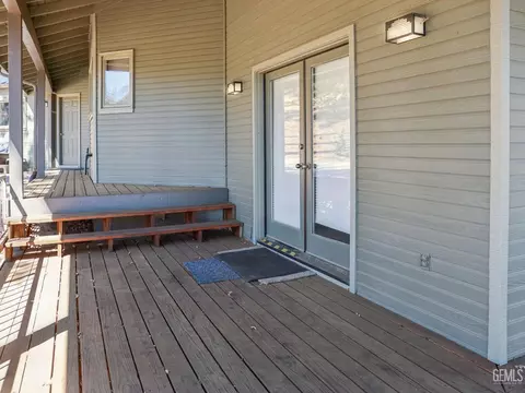 Exterior - 30880 Pinedale Dr, Tehachapi, CA 93561 photo 11 of 13