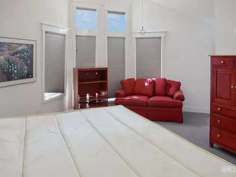 Bedroom - 30880 Pinedale Dr, Tehachapi, CA 93561 photo 5 of 6