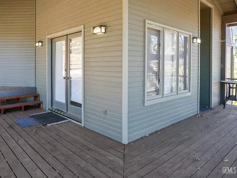 Exterior - 30880 Pinedale Dr, Tehachapi, CA 93561 photo 9 of 13