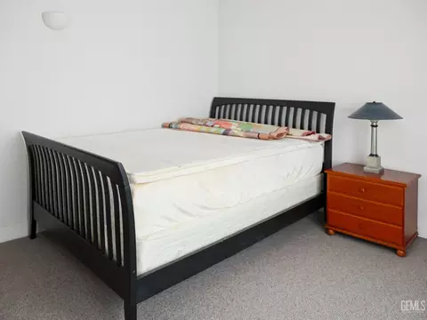 Bedroom - 30880 Pinedale Dr, Tehachapi, CA 93561 photo 2 of 6
