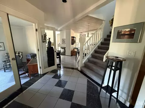 Entry Way - 30880 Pinedale Dr, Tehachapi, CA 93561 photo 3 of 8