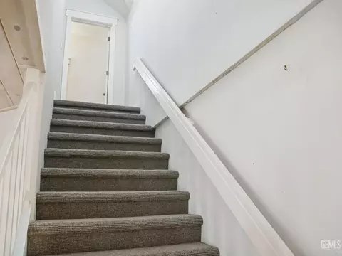 Entry Way - 30880 Pinedale Dr, Tehachapi, CA 93561 photo 8 of 8