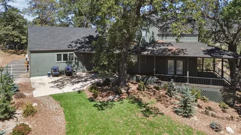 Exterior - 30880 Pinedale Dr, Tehachapi, CA 93561 photo 5 of 13
