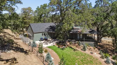 Exterior - 30880 Pinedale Dr, Tehachapi, CA 93561 photo 1 of 13
