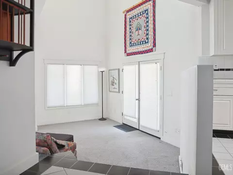 Entry Way - 30880 Pinedale Dr, Tehachapi, CA 93561 photo 7 of 8