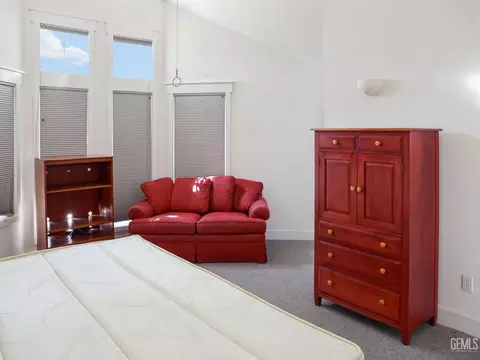 Bedroom - 30880 Pinedale Dr, Tehachapi, CA 93561 photo 6 of 6
