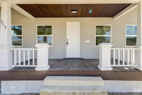 Exterior - 313 Chevron Pl, Taft, CA 93268 photo 5 of 12