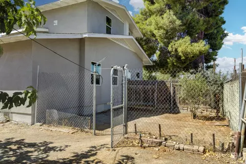 Exterior - 313 Chevron Pl, Taft, CA 93268 photo 10 of 12