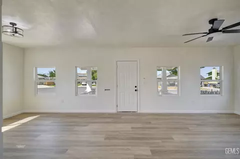 Living - 313 Chevron Pl, Taft, CA 93268 photo 1 of 5