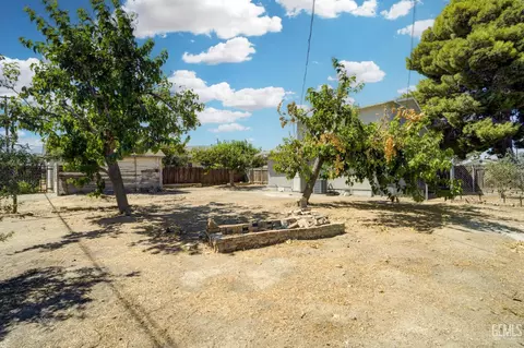 Exterior - 313 Chevron Pl, Taft, CA 93268 photo 9 of 12