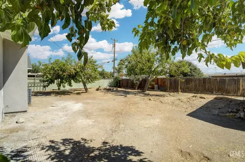 Exterior - 313 Chevron Pl, Taft, CA 93268 photo 7 of 12