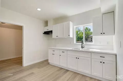 Entry Way - 313 Chevron Pl, Taft, CA 93268 photo 6 of 6