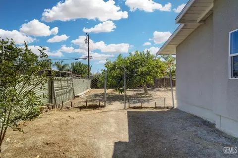 Exterior - 313 Chevron Pl, Taft, CA 93268 photo 12 of 12