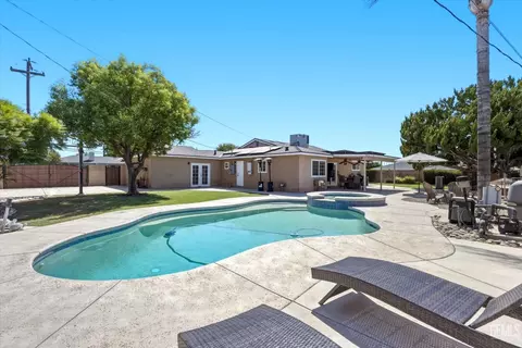 Exterior - 1832 9th Pl, Wasco, CA 93280 photo 9 of 16