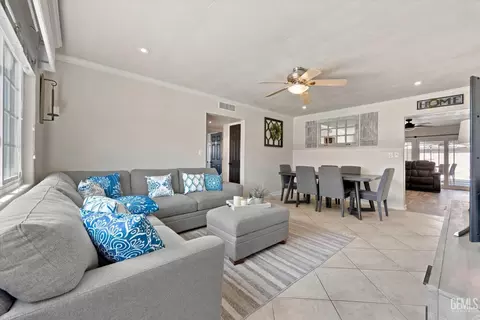 Living - 1832 9th Pl, Wasco, CA 93280 photo 2 of 3